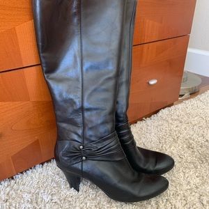 Soft leather Naturalizer boots